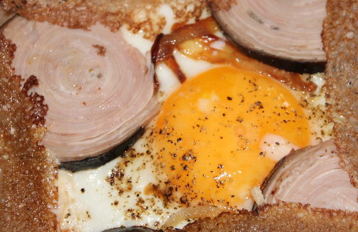 Complète sarrazin oeuf fromage andouille guemene Complète sarrazin oeuf fromage andouille guemene